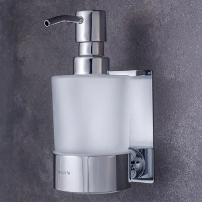 Abbildung von Dolvhin® Seifenspender Wandbefestigung ohne Bohren Milchglas Handseifenspender Edelstahl Pumpspender &amp; Wandhalterung Wandseifenspender zum Kleben Spülmittelspender 250ml Chrom Poliert