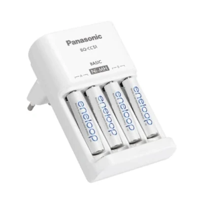 Abbildung von Panasonic eneloop Steckerladegerät BQ CC51 Rundzellen Ladegerät für 2/4 NI MH Akkus AA/AAA Charger Basic + 4X AA 1900 mAh Akkus, 52051E40, Weiß