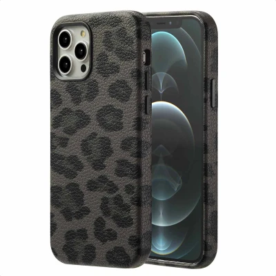 Abbildung von Apple iPhone 12 Pro Hülle MagSafe Kunstleder Selencia Backcover Handyhülle Schwarz