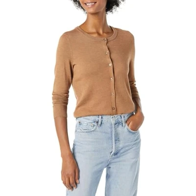 Abbildung von Amazon Essentials Damen Leichte Rundhalsstrickjacke (Erhältlich In Übergröße), Dunkles Kamelbraun, S