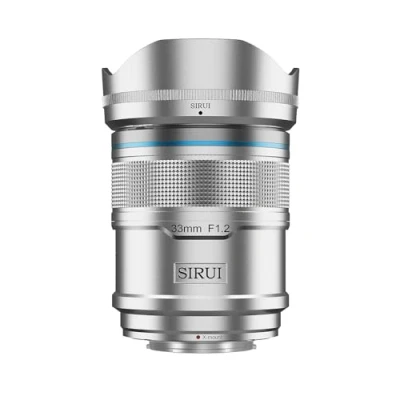 Abbildung von SIRUI Sniper 33 mm Autofokus Objektiv, F1.2 Weitwinkel APS C Kameraobjektiv (X Mount, silberfarben)