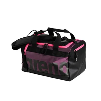Abbildung von Arena Sporttasche Spiky III Duffle 25, mit großem Markenschriftzug auf der Vorderseite