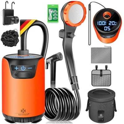 Abbildung von KESSER® Campingdusche Solardusche mit Pumpe &amp; wiederaufladbarem Akku 4000mAh Mobile Dusche Camping Set inkl. einstellbarem Duschkopf, 2m Schlauch, Sprühpistole, Halterung 20L Wasserbehälter