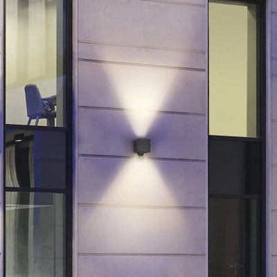 Abbildung von Ledvance ENDURA STYLE ADJ BEAM Außenbeleuchtung, 2,5W, 180lm, dunkelgrau, indirekte Beleuchtung, Bewegungsmelder, Tageslichtsensor, IP54 Schutzklasse, 3.000K Farbtemperatur, warmweiße Lichtfarbe
