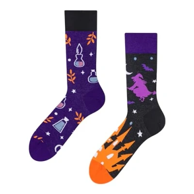 Abbildung von Dedoles Socken Unisex Damen Herren &amp; Kinder Baumwolle viele lustige Designs 1 Paar Geschenk links rechts verschieden, Farbe Lila, Motiv Hexerei, Gr. 35 38