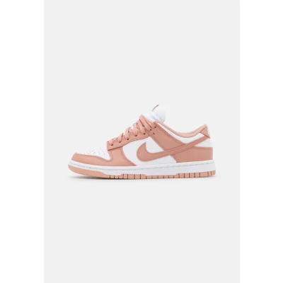 Abbildung von Nike Sportswear DUNK Sneaker low, Damen, Größe: 43, White/rose whisper Leder und textil