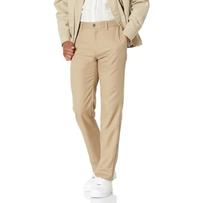 Abbildung von Amazon Essentials Herren Schmal geschnittene Kleiderhose mit Flacher Vorderseite, Khakibraun, 36W / 34L