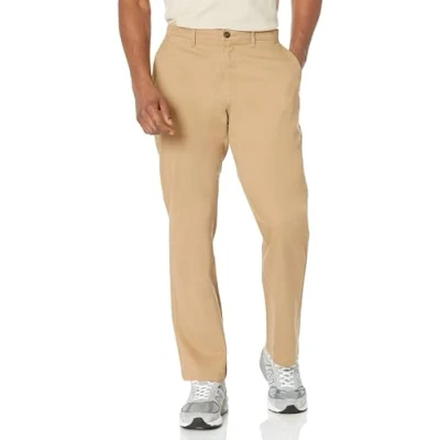 Abbildung von Amazon Essentials Herren Legere Stretch Chinohose mit klassischer Passform, Dunkles Khakibraun, 42W / 29L