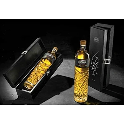 Abbildung von LUIGI FRANCOLI GRAPPA SCHLUCKE BEBBIOLO DA BAROLO 70 CL IN HÖLZERNER GESCHENKVERPACKUNG