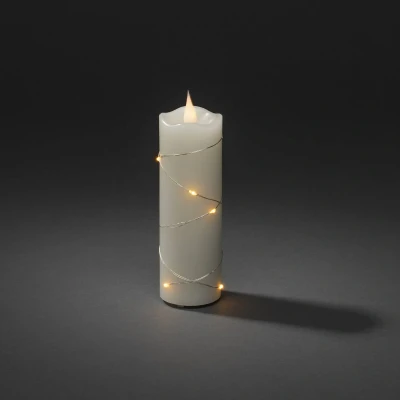 Abbildung von Konstsmide LED Echtwachskerze cremeweiß, 3D Flamme, Draht umwickelt, 4/8h Timer, 1 bernsteinfarbene Diode/8 Tropfen, batteriebetrieben, Innen, Batterie: 2 x AA 1,5V (exkl.) 1825 180