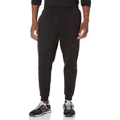 Abbildung von Amazon Essentials Herren Fleecejogginghose, Schwarz, M