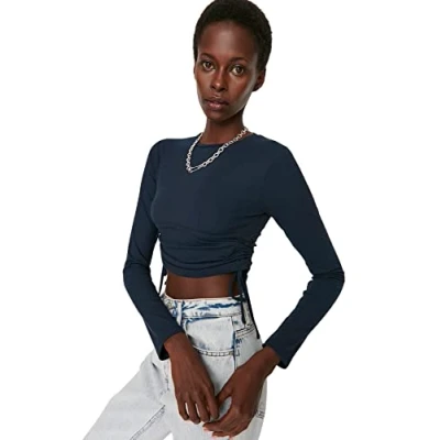 Abbildung von TRENDYOL Damen Rundhalsausschnitt Unifarben Figurbetont Bluse T Shirt, Navy Blau, M
