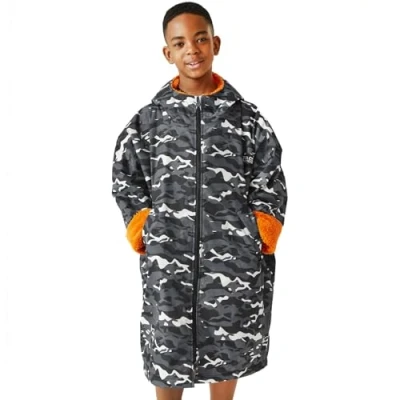 Abbildung von Regatta Wasserdichter Kinder Bademantel für Kinder, Schwarz Camo, 5 9 Jahre