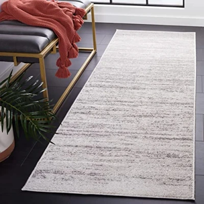 Abbildung von SAFAVIEH Modern Teppich für Wohnzimmer, Esszimmer, Schlafzimmer Adirondack Collection, Kurzer Flor, Elfenbein und Silber, 80 X 180 cm