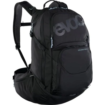 Abbildung von EVOC EXPLORER PRO 26, Rucksack (Backpack für kürzere Rückenlängen, Trinkblasenfach Trinkblasen bis 3l und Regenhülle, Wanderrucksack), True Red