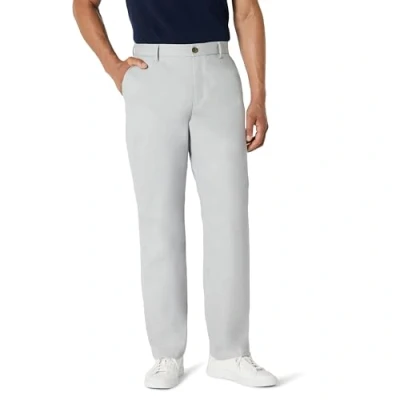Abbildung von Amazon Essentials Herren Knitterfreie Flatfront Chinohose mit klassischer Schnitt (erhältlich in Big &amp; Tall), Hellgrau, 36W / 31L