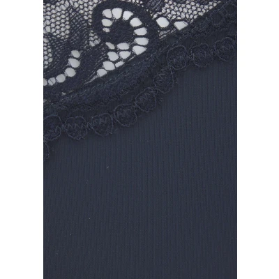 Abbildung von Nuance Slip, aus weichem Microtouch Material mit Spitzeneinsätzen, Basic