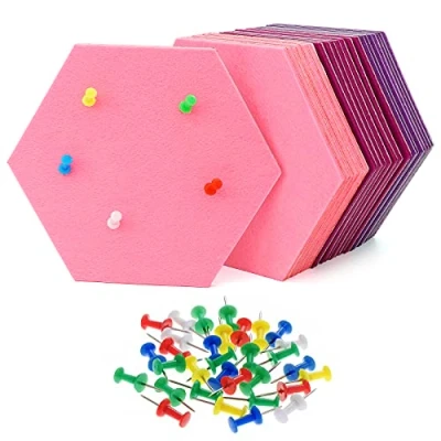 Abbildung von HonGien 21 Stück Filz Pinnwand Sechseckig,Sechseckig Memoboard,Pinnwand Kork mit 30 Mehrfarbigen Pushpins,Korkplatte für Foto Hängen,Heim Büro Klassenzimmer,Rosa und Lila