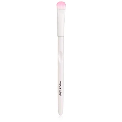Abbildung von wet n wild, Make up Pinsel, Pinsel zum Verblenden, kleiner gewölbter mit abgerundeten Bürsten für Iintensives Auftragen der Farbe, einfaches
