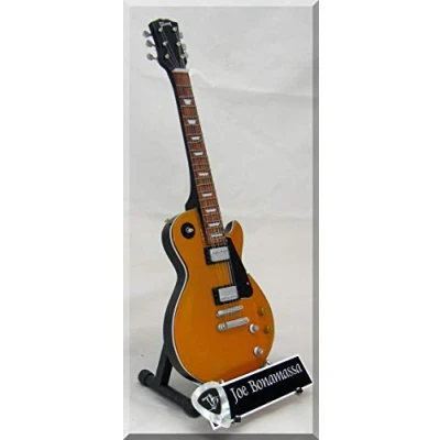 Abbildung von JOE BONAMASSA Miniatur Gitarre Les Paul mit Plektrum