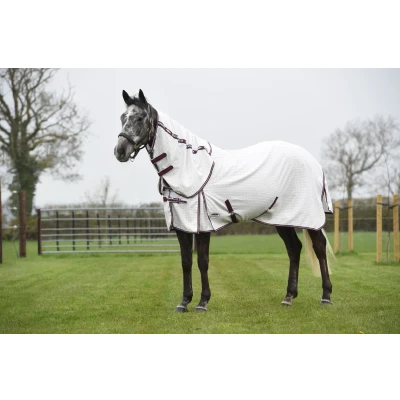 Abbildung von Weatherbeeta ComFiTec Hybrid Seasons Combo Neck White/MaroonVerkauft von HypoStore