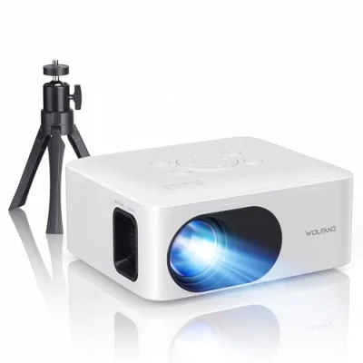 Abbildung von WOLFANG Mini Beamer mit Stativ, Full HD 1080P Unterstützt Handy Tragbarer, Outdoor Heimkino, Kompatibel iOS/Android/Laptop/HDMI/USB/Micro Speicherkarte