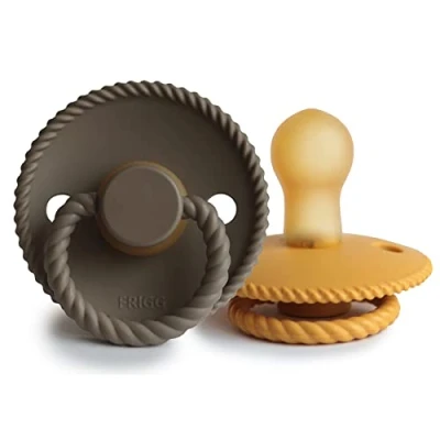 Abbildung von FRIGG Rope Schnuller 2 Packung Latex BPA Frei Hergestellt in Dänemark Symmetrischer Sauger Kirschform (Honey Gold/Portobello, Größe 1 (0 6 Monate))
