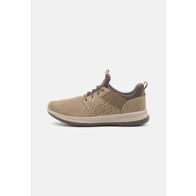 Abbildung von Skechers Delson Slipper, Herren, Größe: 45, Taupe Schuhe