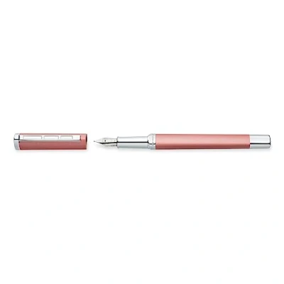 Abbildung von STAEDTLER Füllhalter triplus 474 M, Farbe Radiant Rose, hochwertiges Metallgehäuse in ergonomischer Dreikantform, Stahlfeder mit Patrone Schreibfarbe Blau, M20 3