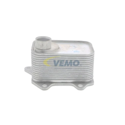 Abbildung von VEMO V15 60 6068 Ölkühler ohne Dichtung Original Qualität AUDI: A6 C7 Avant, A4 B8 A5 Sportback, VOLKSWAGEN: Polo V Schrägheck