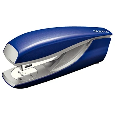 Abbildung von Leitz Büroheftgerät aus Metall, Für 30 Blatt, Inkl. Heftklammern, Ergonomisches Design, Titan Blau, Style Serie, 55620069