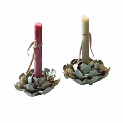 Abbildung von Loberon Kerzenhalter 2er Set Myka, Blüten Form, Antike Patina, Historisches Flair, für Stabkerzen Geeignet, Dekoration, Kerzenständer, Porzellan, antikgrün