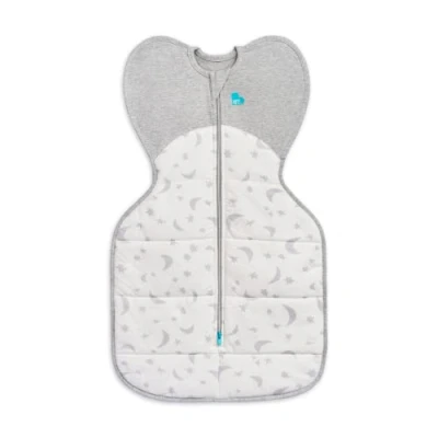 Abbildung von Love To Dream Pucksack, Baby Erstausstattung Neugeboren (3.6 6kg), ideal für kalte Raum Temperaturen (&lt; 16C), Arme hoch Position, zweiweg Reißverschluss einfaches Windelwechseln, Schlafsack Weiß