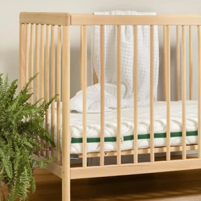 Abbildung von Kadolis Babymatratze 60x120x10 cm Aloe R Matratze Babybett Schaumstoffmatratze mit abnehmbarem und waschbarem Bezug ÖkoTex Zertifiziert