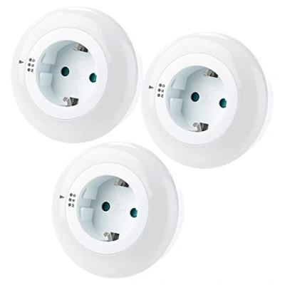 Abbildung von revolt Nachtlampe Steckdose: LED Nachtlicht mit Dämmerungssensor und Steckdose, 3 Farben, 3er Set (Nachtlicht Lampe, MTI Zwischenstecker, Lichtschalter)