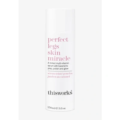 Abbildung von This Works Perfect Legs Skin Miracle, 150 ml — Multivitamin angereichertes getöntes Serum für alle Hauttöne mit Vitamin C, Karamell und Arnika gegen einen ungleichmäßigen Hautton