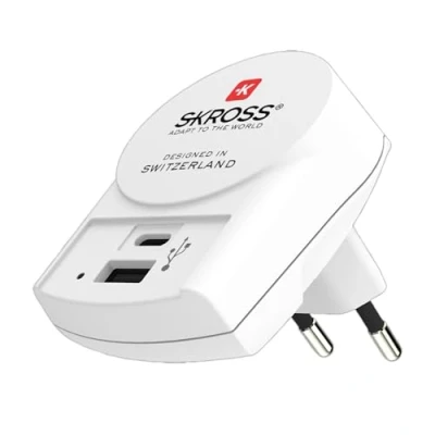 Abbildung von SKROSS USB Ladegerät mit C und Anschluss zur Anwendung zuhause oder auf Reisen in Europa Länder Schuko Eurostecker / 2 Ports Netzteil 5 V max. 27 W 5.4 A