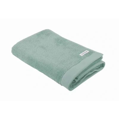 Abbildung von TOM TAILOR Duschtuch, 70x140 cm, 100% Baumwolle/ Frottier, mit zwei Aufhängern und Label Logo, COLOR BATH TOWEL Türkis (Fresh Sage)