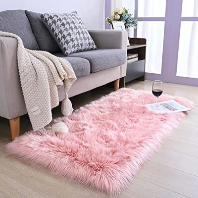 Abbildung von HEQUN Faux Lammfell Schaffell Teppich Kunstfell Dekofell Lammfellimitat Longhair Fell Nachahmung Wolle Bettvorleger Sofa Matte (50 x150cm, Rosa)