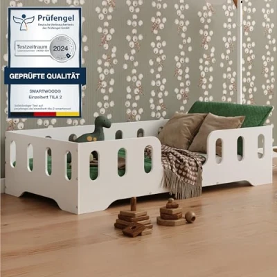 Abbildung von smartwood TILA 2 Kinderbett 70x140 mit Lattenrost und Rausfallschutz Holz für Jungen &amp; Mädchen, vielseitiges Montessori Bett 140x70 cm Weiß