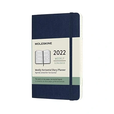 Abbildung von Moleskine Wochenkalender 2022, 12 Monate Wochenplaner, horizontal, fester Einband, Format Pocket 9 x 14 cm, Farbe Saphir, 144 Seiten