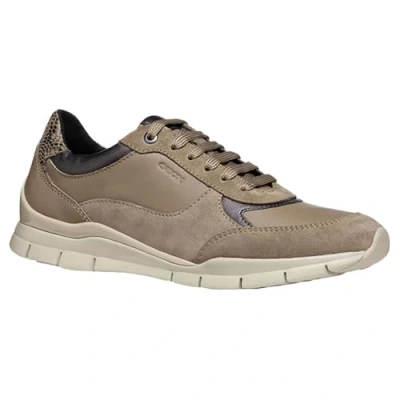 Abbildung von Geox Damen D Sukie A Sneaker, Taupe, 40 EU