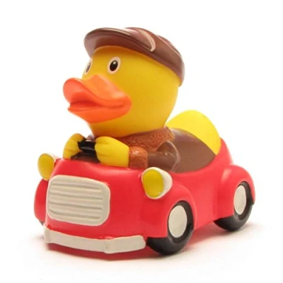 Abbildung von Quietscheente Autofahrer I Badeente L: 10 cm inkl. Badeenten Schlüsselanhänger im Set