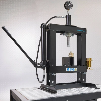 Abbildung von Datona Hydraulische Werkstattpresse 10 Tonnen + 8 teiliges Stempelset