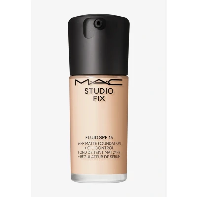 Abbildung von MAC Studio FIX Fluid SPF15 Foundation, Größe: 30 ml, Nc5