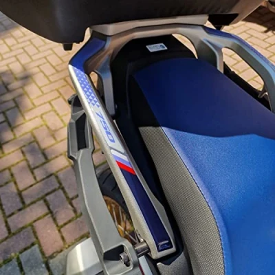 Abbildung von Resin Bike Aufkleber Kompatibel mit Honda Transalp XL 750 2023. Schutz Motorrad Beifahrer Griffe von Stößen und Kratzern. Paar 3D Harz