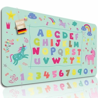 Abbildung von Lineo® Schreibtischunterlage für Kinder; Kinderschreibtisch Unterlage wasserfeste Tischunterlage Tischmatte Deskpad (Einhorn &amp; Prinzessin (70x40cm))