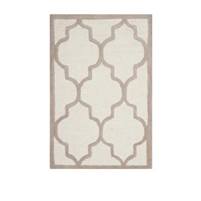 Abbildung von SAFAVIEH Geometrisch Teppich für Wohnzimmer, Esszimmer, Schlafzimmer Cambridge Collection, Kurzer Flor, Elfenbein und Beige, 91 X 152 cm