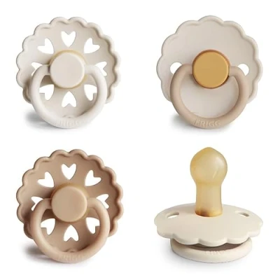 Abbildung von FRIGG Multipack Latex Schnuller 4&#039;er Packung Naturgummi/Naturkautschuk Hergestellt in Dänemark Symmetrischer Sauger Kirschform (Snowflake Dream, Größe 1 (0 6 Monate))