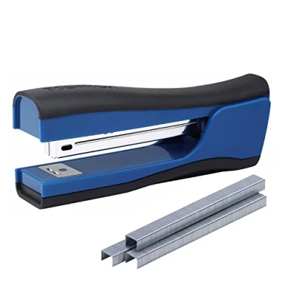 Abbildung von Bostitch Office Dynamo 4 in 1 Standheftgerät, inklusive 420 Heftklammern, 20 Blatt Kapazität, integriertem Bleistiftspitzer, Heftklammerentferner &amp; Heftklammeraufbewahrung, blau